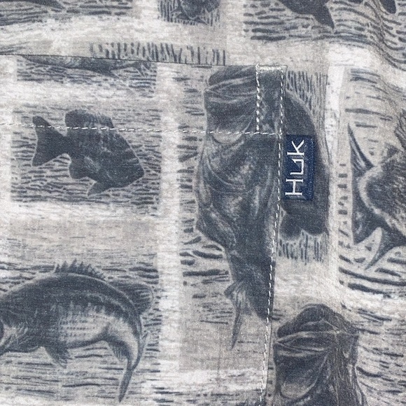 HUK FISHING MENS SIZE LARGE Gray Casual Button Down Shirt FISH DESIGN CLEAN - Picture 7 of 13